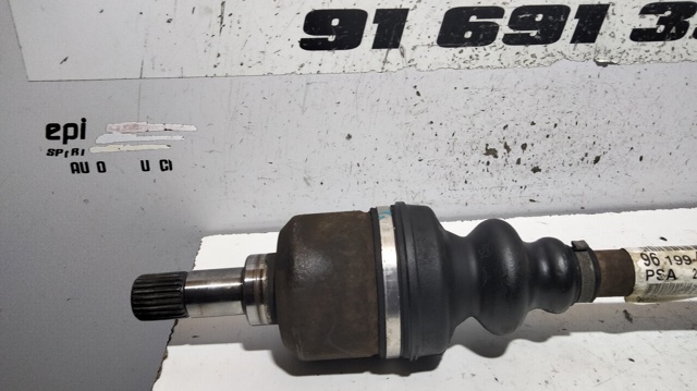 Semieixo (acionador) dianteiro esquerdo 9619947380 FIAT