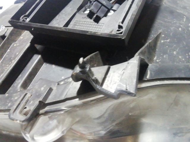 Luz direita 9654670880 PEUGEOT