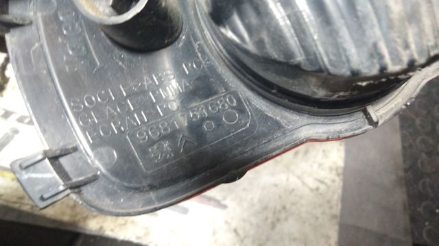 Lanterna do pára-choque traseiro direito 9681751680 PEUGEOT