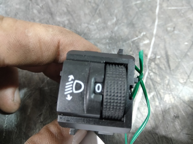 Botão (regulador) de corretor das luzes 98095437ZD PEUGEOT