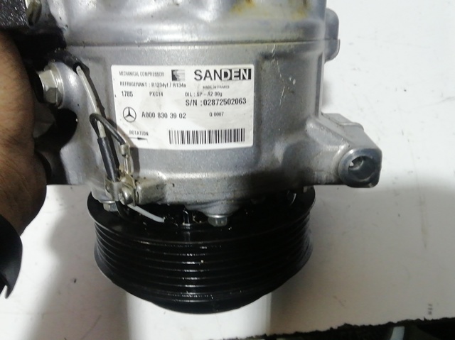 Compressor de aparelho de ar condicionado A0008303902 MERCEDES