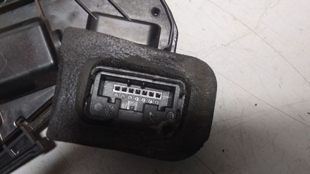 Fecho da porta dianteira esquerda A046465 VAG