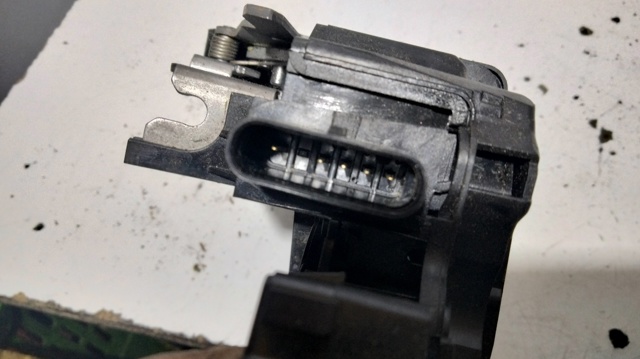 Fecho da porta dianteira esquerda A0997200101 MERCEDES