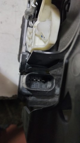 Fecho da porta dianteira direita A0997201800 MERCEDES