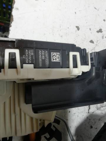 Fecho da porta dianteira direita A0997202201 MERCEDES