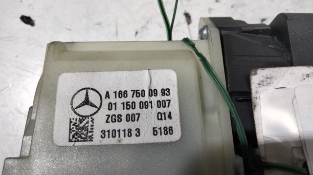 Puxador externo de tampa de porta-malas (de 3ª/5ª porta traseira) A1667500993 MERCEDES