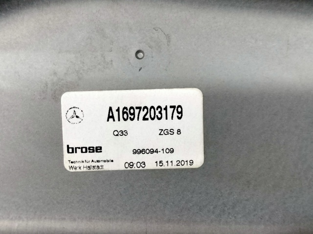  Mercedes B  (W245)