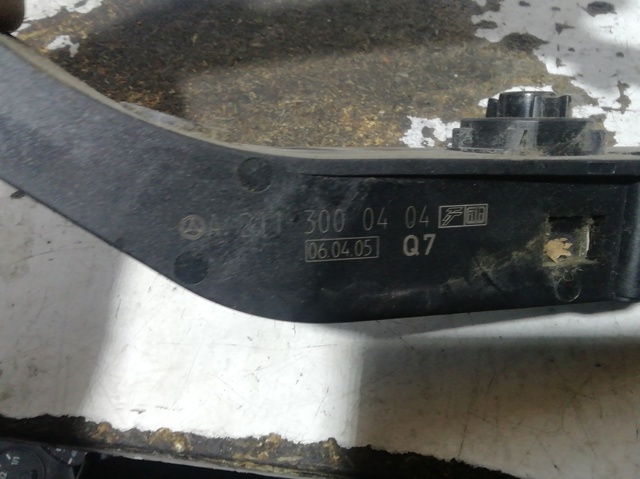 Pedal de gás (de acelerador) A2113000404 MERCEDES