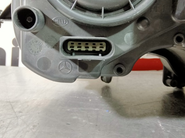 Luz direita A2118203061 MERCEDES