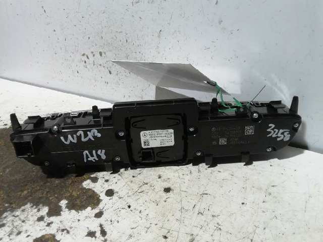 Relógio do salão A2138272000 MERCEDES