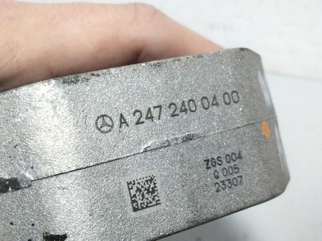 Coxim (suporte) traseiro direito de motor A2472400400 MERCEDES