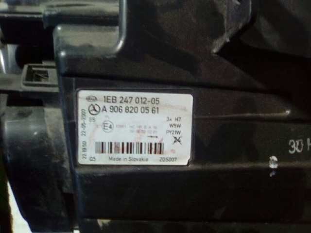 Luz esquerda A9068200561 MERCEDES