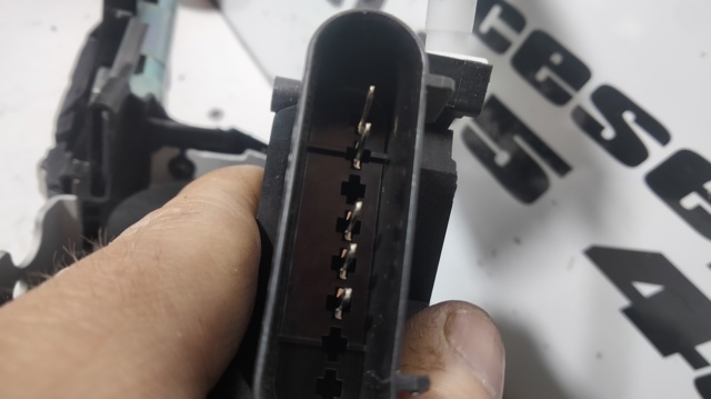 Fecho da porta dianteira direita BK31V219A64CK FORD