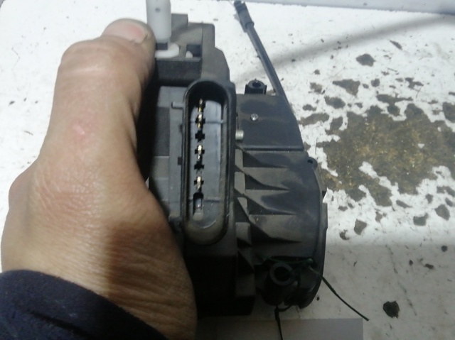 Fecho da porta traseira esquerda BM5AA26413AG FORD