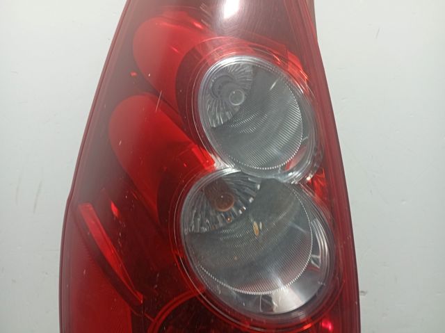 Lanterna traseira esquerda C23551160 MAZDA