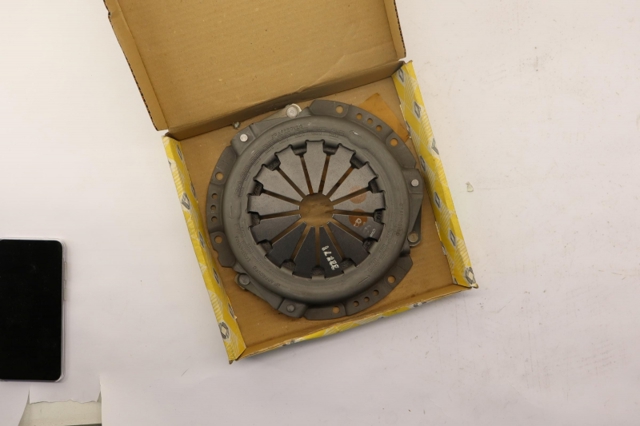 7701348538 Renault (RVI)