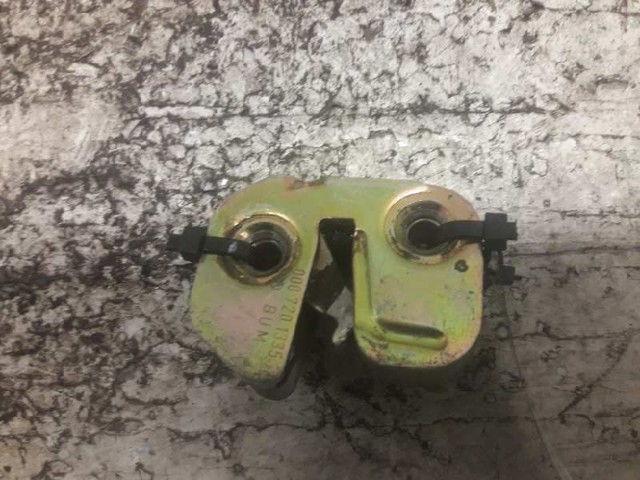 Fecho da porta dianteira esquerda 0007201335 MERCEDES