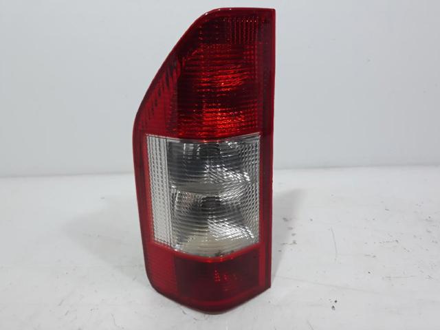 Lanterna traseira esquerda 0008261556 MERCEDES