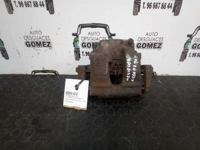 Suporte do freio dianteiro esquerdo 001420298364 MERCEDES