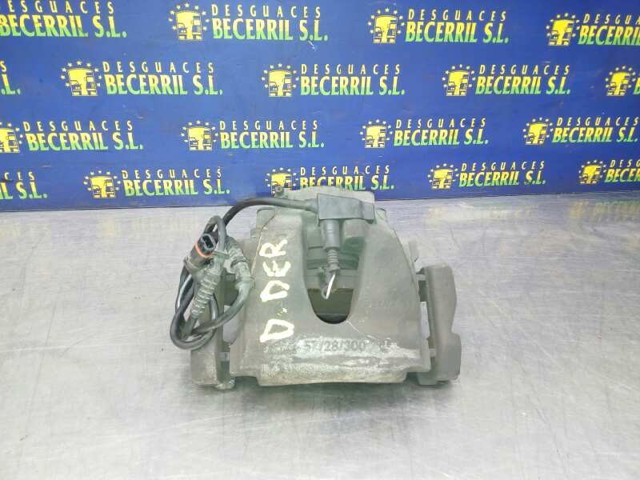 Suporte do freio dianteiro direito 0014203283 MERCEDES