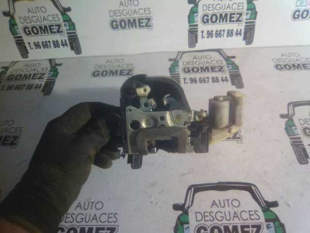 Fecho da porta dianteira esquerda para Fiat Punto 188