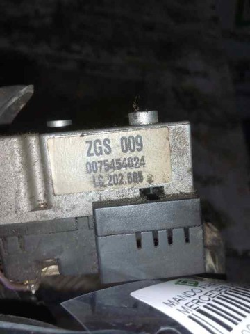 Comutador direito instalado na coluna da direção 0075454024 MERCEDES