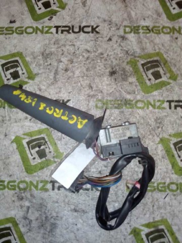 Comutador direito instalado na coluna da direção 0075454024 MERCEDES