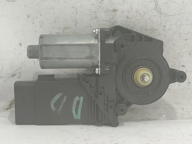 Motor de acionamento de vidro da porta dianteira direita 0130821694 VAG