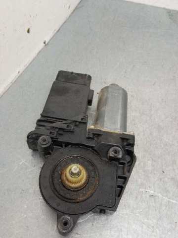 Motor de acionamento de vidro da porta dianteira direita 0130821694 VAG