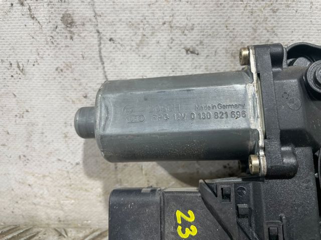 Motor de acionamento de vidro da porta traseira direita 0130821696 VAG