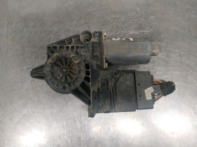 Motor de acionamento de vidro da porta traseira direita 0130821696 VAG