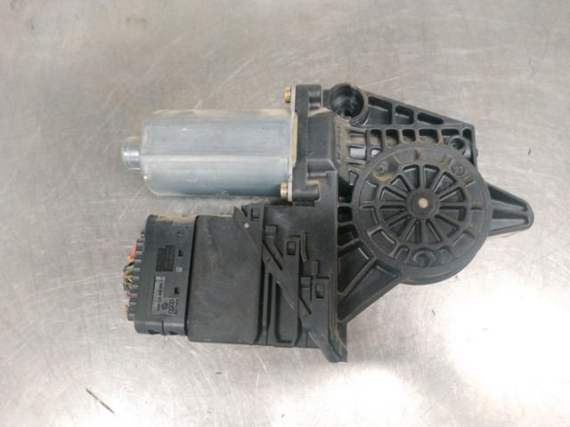 Motor de acionamento de vidro da porta traseira esquerda 0130821697 VAG