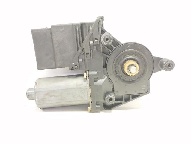 Motor de acionamento de vidro da porta traseira esquerda 0130821697 VAG
