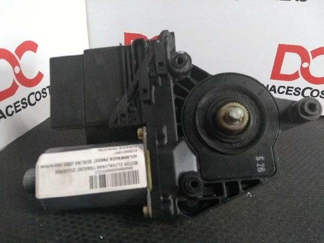 Motor de acionamento de vidro da porta traseira esquerda 0130821697 VAG