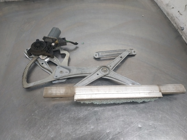 Motor de acionamento de vidro da porta dianteira direita 0130821709 MERCEDES