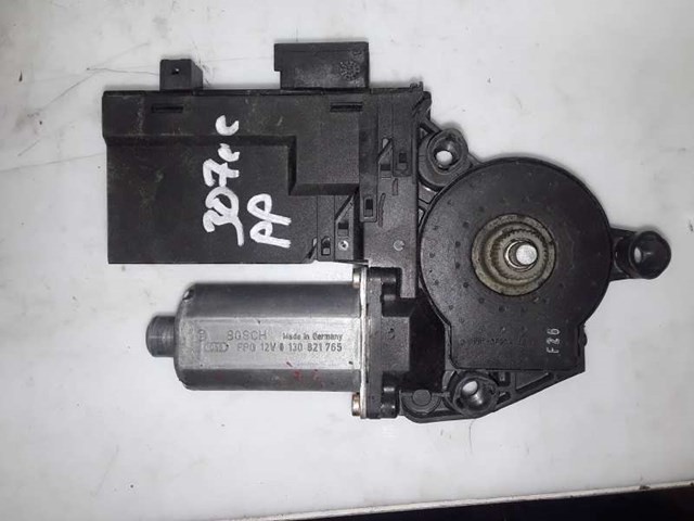 Motor de acionamento de vidro da porta dianteira esquerda 0130821765 VAG
