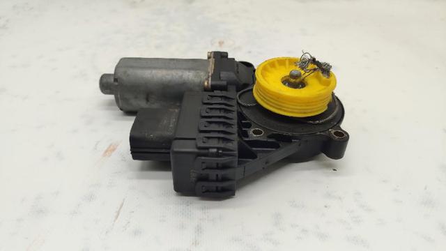 Motor de acionamento de vidro da porta dianteira esquerda 0130821770 FORD