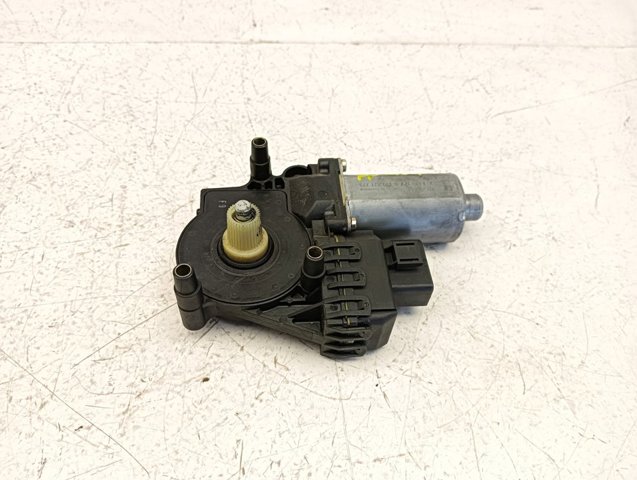 Motor de acionamento de vidro da porta dianteira esquerda 0130821775 VAG