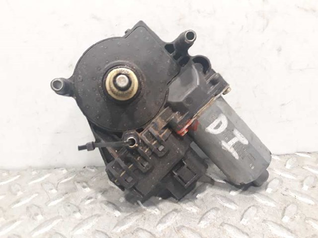 Motor de acionamento de vidro da porta dianteira esquerda 0130821775 VAG