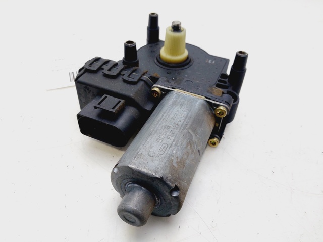 Motor de acionamento de vidro da porta dianteira esquerda 0130821775 VAG