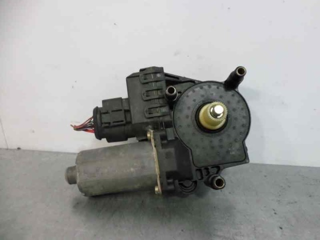 Motor de acionamento de vidro da porta traseira direita 0130821785 VAG