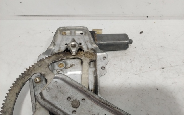 Mecanismo de acionamento de vidro da porta dianteira esquerda 0130822018 TOYOTA