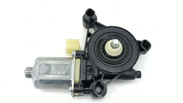 Motor de acionamento de vidro da porta dianteira esquerda 0130822077 VAG