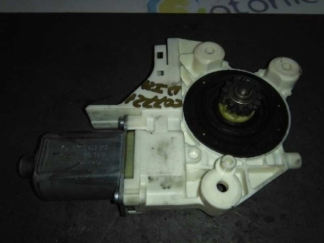 Motor de acionamento de vidro da porta dianteira esquerda 0130822217 FORD