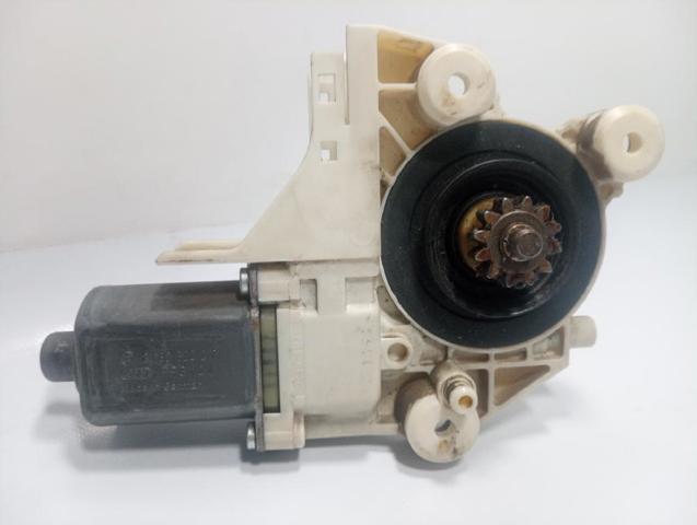 Motor de acionamento de vidro da porta dianteira esquerda 0130822217 FORD