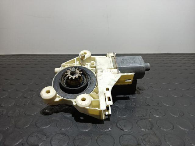 Motor de acionamento de vidro da porta dianteira esquerda 0130822217 FORD