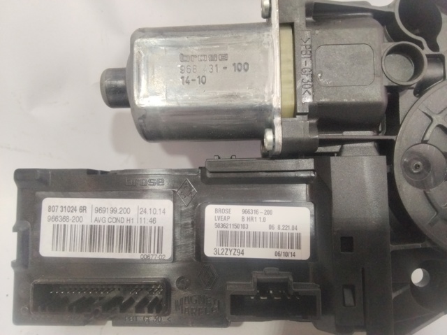 Motor de acionamento de vidro da porta dianteira esquerda 0130822479 RENAULT