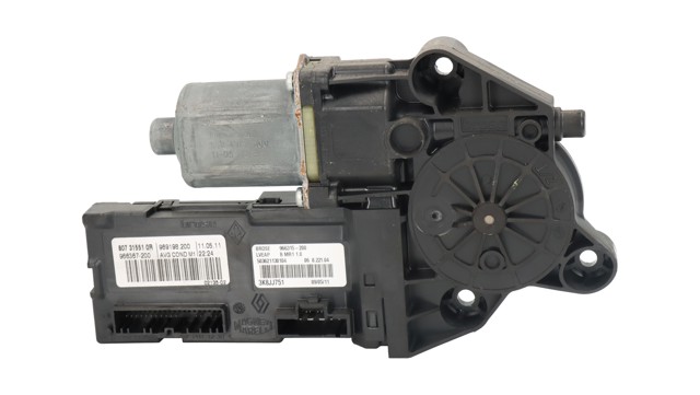 Motor de acionamento de vidro da porta dianteira esquerda 0130822479 RENAULT