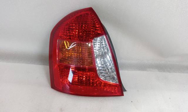 Lanterna traseira esquerda 020220999000 HYUNDAI