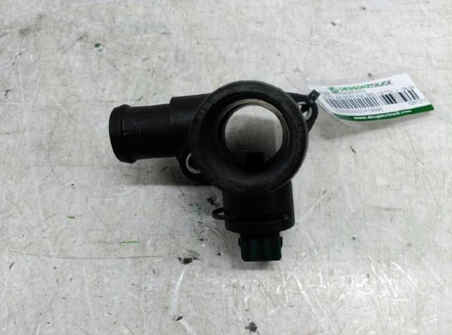 Flange do sistema de esfriamento (união em T) 028121132 VAG